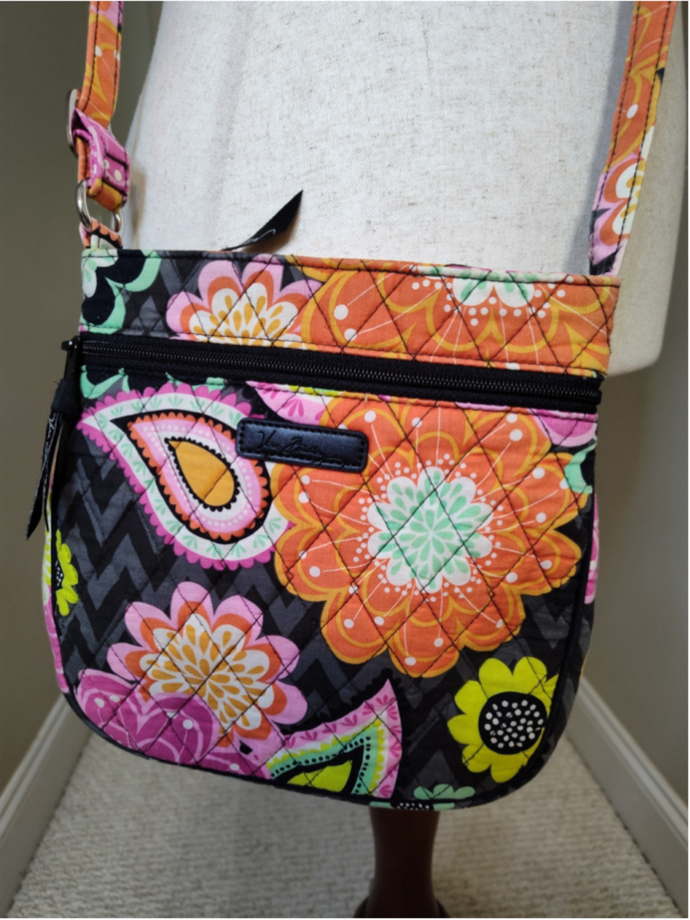 Vera Bradley Crossbody Bag and Matching Coin Purse Black Orange Floral Paisley - Picture 2 of 8